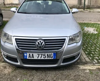 Vooraanzicht van een huurauto Volkswagen Passat Variant in Durrës, Albanië ✓ Auto #9430. ✓ Transmissie Automatisch TM ✓ 1 beoordelingen.