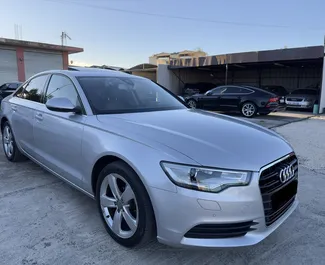 Vooraanzicht van een huurauto Audi A6 op de luchthaven van Tirana, Albanië ✓ Auto #9498. ✓ Transmissie Automatisch TM ✓ 0 beoordelingen.