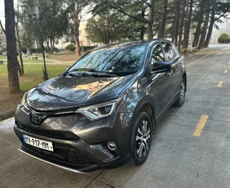 Vooraanzicht van een huurauto Toyota Rav4 in Tbilisi, Georgië ✓ Auto #9354. ✓ Transmissie Automatisch TM ✓ 1 beoordelingen.