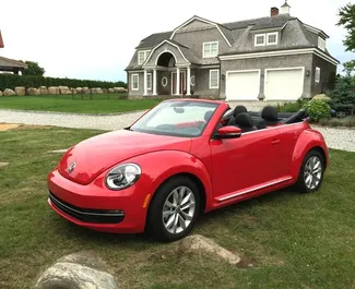 Vooraanzicht van een huurauto Volkswagen Beetle Cabrio in Heraklion, Griekenland ✓ Auto #9450. ✓ Transmissie Automatisch TM ✓ 0 beoordelingen.