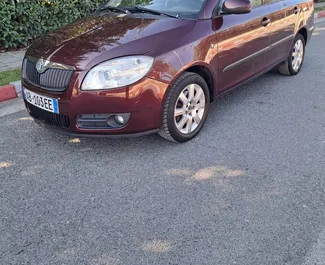 Vooraanzicht van een huurauto Skoda Fabia Combi in Tirana, Albanië ✓ Auto #9580. ✓ Transmissie Handmatig TM ✓ 0 beoordelingen.