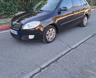 Vooraanzicht van een huurauto Skoda Fabia Combi in Tirana, Albanië ✓ Auto #9581. ✓ Transmissie Handmatig TM ✓ 0 beoordelingen.