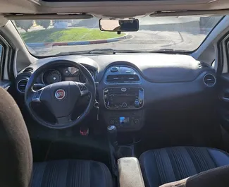 Verhuur Fiat Grande Punto. Economy Auto te huur in Albanië ✓ Borg van Borg van 200 EUR ✓ Verzekeringsmogelijkheden TPL, SCDW.