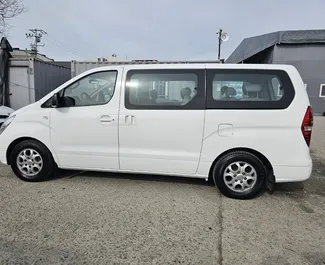 Autohuur Hyundai Starex 2014 in in Albanië, met Diesel brandstof en  pk ➤ Vanaf 115 EUR per dag.