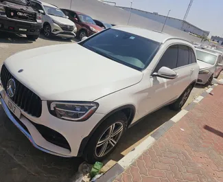 Vooraanzicht van een huurauto Mercedes-Benz GLC300 in Dubai, Verenigde Arabische Emiraten ✓ Auto #9406. ✓ Transmissie Automatisch TM ✓ 0 beoordelingen.