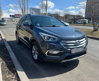 Vooraanzicht van een huurauto Hyundai Santa Fe in Jerevan, Armenië ✓ Auto #9421. ✓ Transmissie Automatisch TM ✓ 0 beoordelingen.