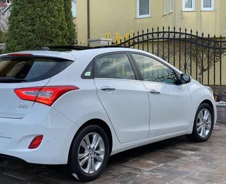 Verhuur Hyundai i30. Economy, Comfort Auto te huur in Albanië ✓ Borg van Zonder Borg ✓ Verzekeringsmogelijkheden TPL, FDW, Buitenland.