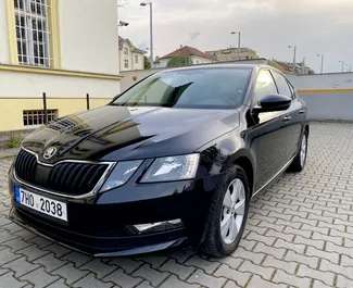 Vooraanzicht van een huurauto Skoda Octavia Praag, Tsjechië ✓ Auto #349. ✓ Transmissie Automatisch TM ✓ 0 beoordelingen.