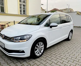 Autohuur Volkswagen Touran #393 Automatisch Praag, uitgerust met 1,6L motor ➤ Van Alexander in Tsjechië.