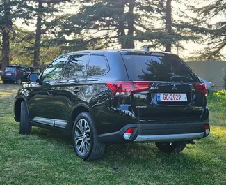 Mitsubishi Outlander Xl 2017 beschikbaar voor verhuur in Koetaisi, met een kilometerlimiet van onbeperkt.