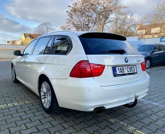 BMW 3-series Touring 2011 beschikbaar voor verhuur Praag, met een kilometerlimiet van 300 km/dag.