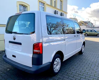 Autohuur Volkswagen Transporter 2016 in in Tsjechië, met Diesel brandstof en 110 pk ➤ Vanaf 72 EUR per dag.