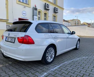Benzine motor van 2,0L van BMW 3-series Touring 2011 te huur Praag.