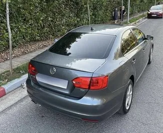 Autohuur Volkswagen Jetta 2013 in in Albanië, met Diesel brandstof en 140 pk ➤ Vanaf 38 EUR per dag.