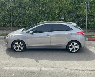 Diesel motor van 1,4L van Hyundai i30 2013 te huur in Tirana.