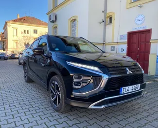 Vooraanzicht van een huurauto Mitsubishi Eclipse Cross Praag, Tsjechië ✓ Auto #348. ✓ Transmissie Automatisch TM ✓ 0 beoordelingen.