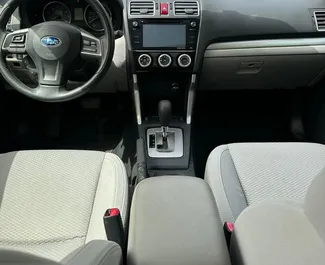 Interieur van Subaru Forester te huur in Georgië. Een geweldige auto met 5 zitplaatsen en een Automatisch transmissie.