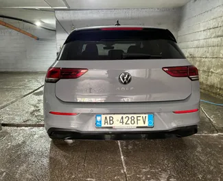 Diesel motor van 2,0L van Volkswagen Golf 8 2020 te huur in Tirana.