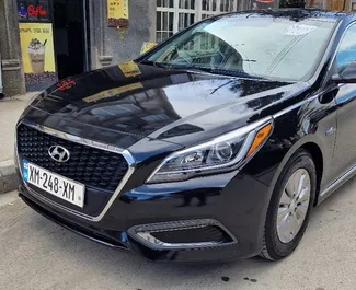 Vooraanzicht van een huurauto Hyundai Sonata in Tbilisi, Georgië ✓ Auto #9705. ✓ Transmissie Automatisch TM ✓ 2 beoordelingen.