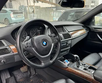 Benzine motor van 4,4L van BMW X6 2011 te huur in Tbilisi.