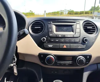Verhuur Hyundai i10. Economy Auto te huur in Griekenland ✓ Borg van Borg van 500 EUR ✓ Verzekeringsmogelijkheden TPL, CDW, SCDW, FDW, Diefstal.
