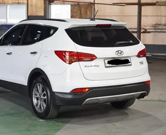 Hyundai Santa Fe 2016 beschikbaar voor verhuur in Durrës, met een kilometerlimiet van onbeperkt.