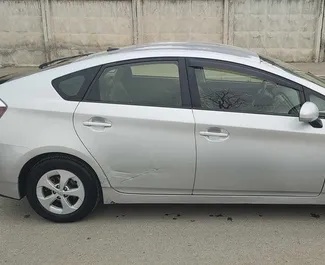 Autohuur Toyota Prius 2012 in in Georgië, met Hybride brandstof en 45 pk ➤ Vanaf 114 GEL per dag.