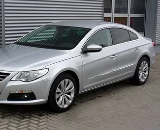 Vooraanzicht van een huurauto Volkswagen Passat-CC in Durrës, Albanië ✓ Auto #9801. ✓ Transmissie Automatisch TM ✓ 1 beoordelingen.