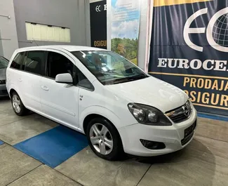 Vooraanzicht van een huurauto Opel Zafira in Durrës, Albanië ✓ Auto #9802. ✓ Transmissie Automatisch TM ✓ 0 beoordelingen.