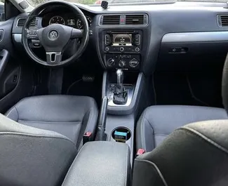 Verhuur Volkswagen Jetta. Economy, Comfort Auto te huur in Albanië ✓ Borg van Zonder Borg ✓ Verzekeringsmogelijkheden TPL, FDW, Buitenland.