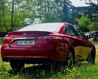 Verhuur Toyota Camry. Comfort, Premium Auto te huur in Georgië ✓ Borg van Borg van 150 GEL ✓ Verzekeringsmogelijkheden TPL, SCDW, Passagiers, Diefstal, Jonge.