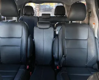 Toyota Sienna 2016 met Vooraandrijving systeem, beschikbaar in Koetaisi.