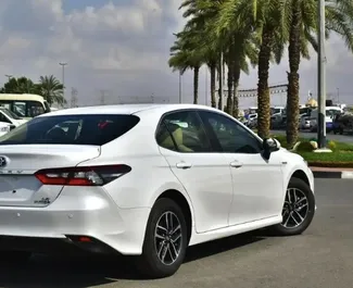 Vooraanzicht van een huurauto Toyota Camry in Dubai, Verenigde Arabische Emiraten ✓ Auto #9955. ✓ Transmissie Automatisch TM ✓ 0 beoordelingen.