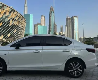 Vooraanzicht van een huurauto Honda City in Dubai, Verenigde Arabische Emiraten ✓ Auto #9954. ✓ Transmissie Automatisch TM ✓ 0 beoordelingen.