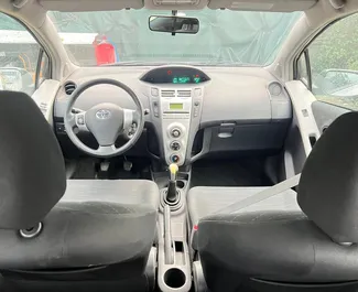 Verhuur Toyota Yaris. Economy, Comfort Auto te huur in Albanië ✓ Borg van Borg van 100 EUR ✓ Verzekeringsmogelijkheden TPL, CDW, FDW.