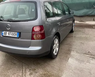 Autohuur Volkswagen Touran 2007 in in Albanië, met Diesel brandstof en 165 pk ➤ Vanaf 30 EUR per dag.