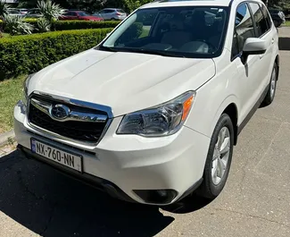 Vooraanzicht van een huurauto Subaru Forester in Tbilisi, Georgië ✓ Auto #10016. ✓ Transmissie Automatisch TM ✓ 2 beoordelingen.