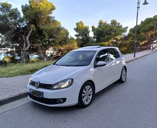 Vooraanzicht van een huurauto Volkswagen Golf 6 in Durrës, Albanië ✓ Auto #9902. ✓ Transmissie Automatisch TM ✓ 3 beoordelingen.