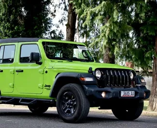 Autohuur Jeep Wrangler Sahara 2021 in in Georgië, met Benzine brandstof en 270 pk ➤ Vanaf 245 GEL per dag.