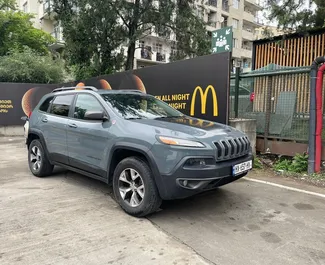 Autohuur Jeep Cherokee 2013 in in Georgië, met Benzine brandstof en 245 pk ➤ Vanaf 80 GEL per dag.