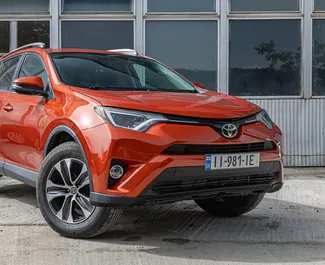 Vooraanzicht van een huurauto Toyota Rav4 in Tbilisi, Georgië ✓ Auto #9875. ✓ Transmissie Automatisch TM ✓ 0 beoordelingen.