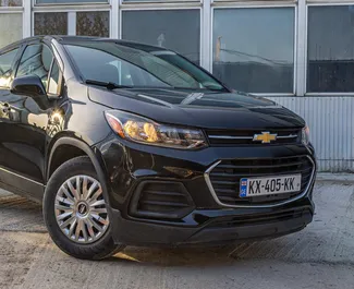 Vooraanzicht van een huurauto Chevrolet Trax in Tbilisi, Georgië ✓ Auto #9879. ✓ Transmissie Automatisch TM ✓ 1 beoordelingen.