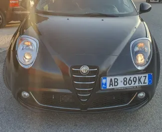 Vooraanzicht van een huurauto Alfa Romeo MiTo op de luchthaven van Tirana, Albanië ✓ Auto #9996. ✓ Transmissie Handmatig TM ✓ 0 beoordelingen.