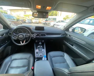 Interieur van Mazda CX-5 te huur in Georgië. Een geweldige auto met 4 zitplaatsen en een Automatisch transmissie.