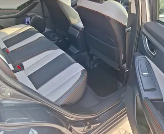 Interieur van Subaru Crosstrek te huur in Georgië. Een geweldige auto met 4 zitplaatsen en een Automatisch transmissie.