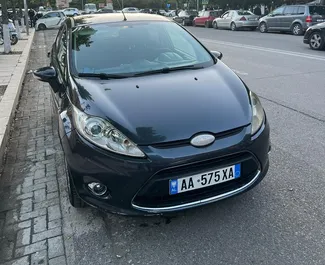 Vooraanzicht van een huurauto Ford Fiesta in Durrës, Albanië ✓ Auto #9901. ✓ Transmissie Handmatig TM ✓ 0 beoordelingen.