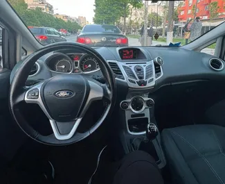 Verhuur Ford Fiesta. Economy Auto te huur in Albanië ✓ Borg van Zonder Borg ✓ Verzekeringsmogelijkheden TPL.