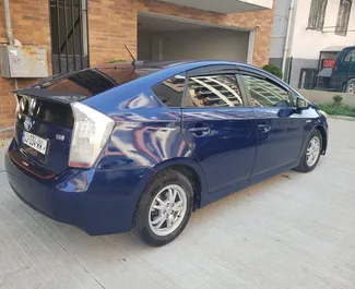 Hybride motor van 1,8L van Toyota Prius 2011 te huur in Tbilisi.