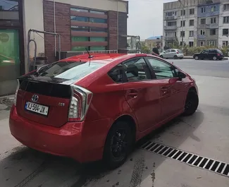 Verhuur Toyota Prius. Economy, Comfort Auto te huur in Georgië ✓ Borg van Zonder Borg ✓ Verzekeringsmogelijkheden TPL, FDW, Passagiers, Diefstal, Geen storting.