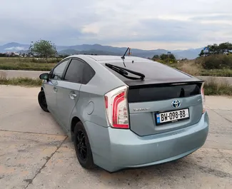 Autohuur Toyota Prius 2013 in in Georgië, met Hybride brandstof en 136 pk ➤ Vanaf 65 GEL per dag.